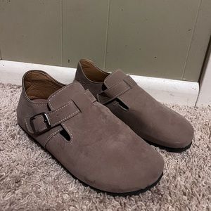 Slider clogs with heel